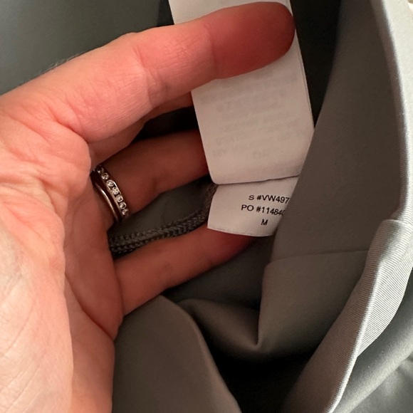 Vuori Women's Leggings in Sage Green - Picture 4 of 6